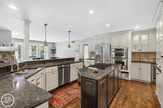 Builiding view twenty seven for 535 Ballantyne, Grosse Pointe, MI. 48236