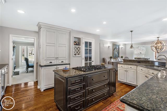Builiding view twenty six for 535 Ballantyne, Grosse Pointe, MI. 48236