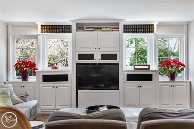Builiding view twenty two for 535 Ballantyne, Grosse Pointe, MI. 48236