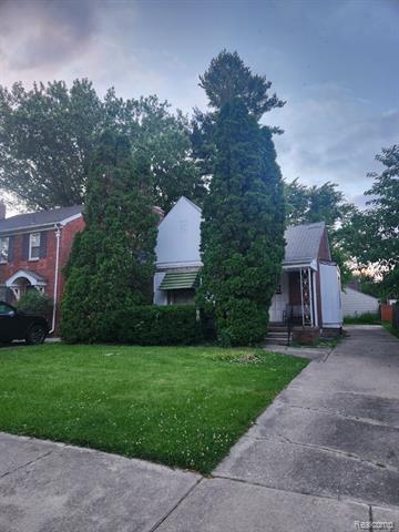 front view picture of 2048 Hunt Club Dr, Grosse Pointe, MI. 48236