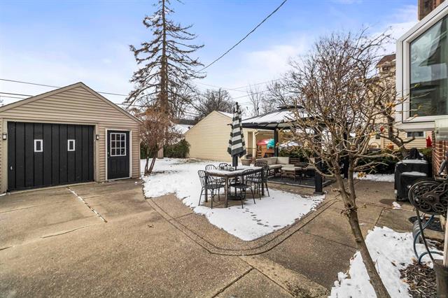 Builiding view five for 1985 Country Club, Grosse Pointe, MI. 48236