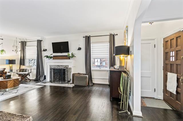 Builiding view nine for 1985 Country Club, Grosse Pointe, MI. 48236