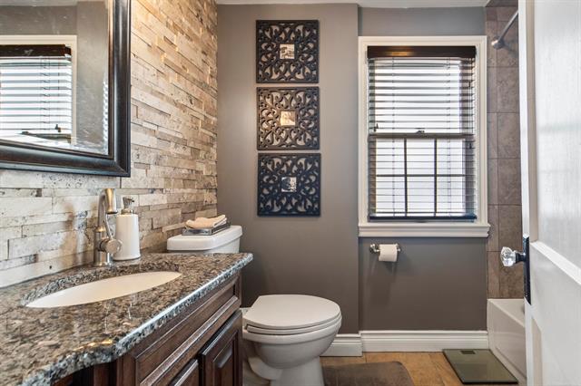 Builiding view nineteen for 1985 Country Club, Grosse Pointe, MI. 48236