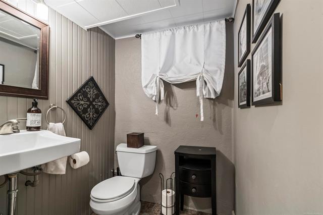 Builiding view thirty for 1985 Country Club, Grosse Pointe, MI. 48236