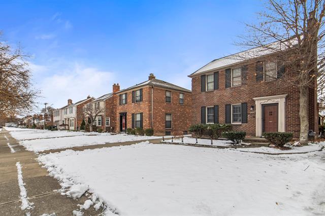 Builiding view two for 1985 Country Club, Grosse Pointe, MI. 48236