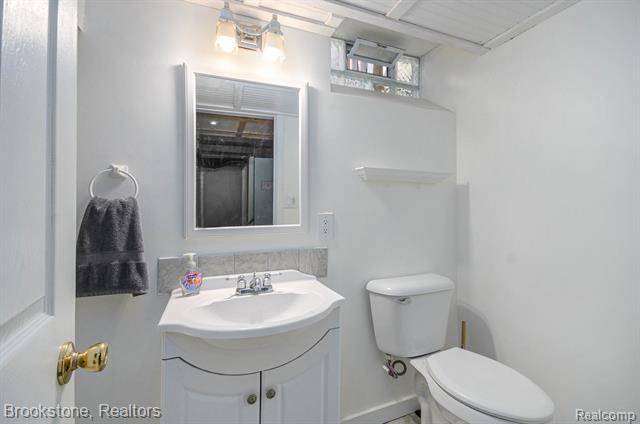 Builiding view fifteen for 1828 Lochmoor, Grosse Pointe, MI. 48236