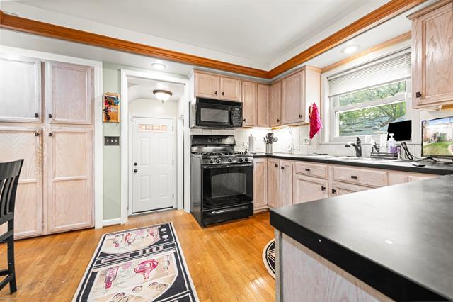 Builiding view twelve for 1597 Newcastle, Grosse Pointe, MI. 48236