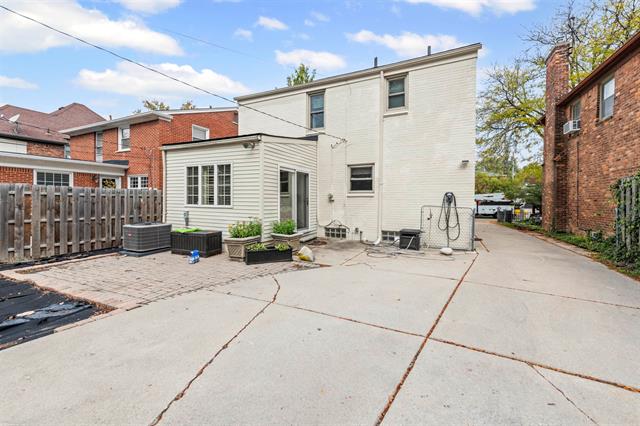Builiding view twenty six for 1597 Newcastle, Grosse Pointe, MI. 48236