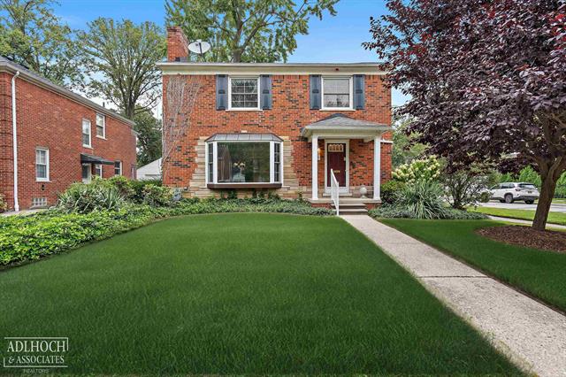 front view picture of 1780 Broadstone Rd, Grosse Pointe, MI. 48236