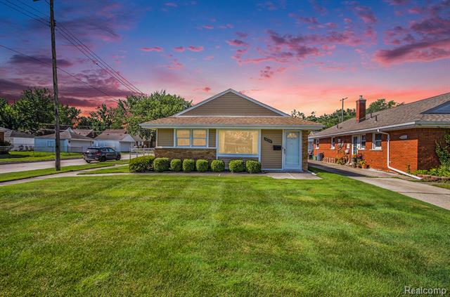 front view for 20456 Lennon, Harper Woods, Mi. 48225