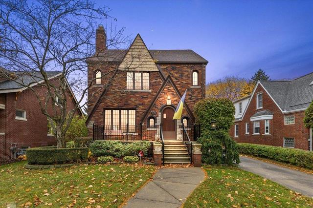 front view for 975 Fisher, Grosse Pointe, Mi. 48230