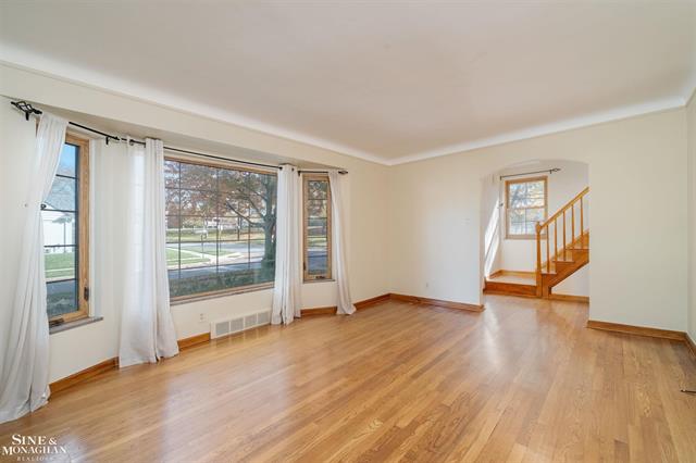 Builiding view five for 201 Mcmillan, Grosse Pointe, MI. 48236