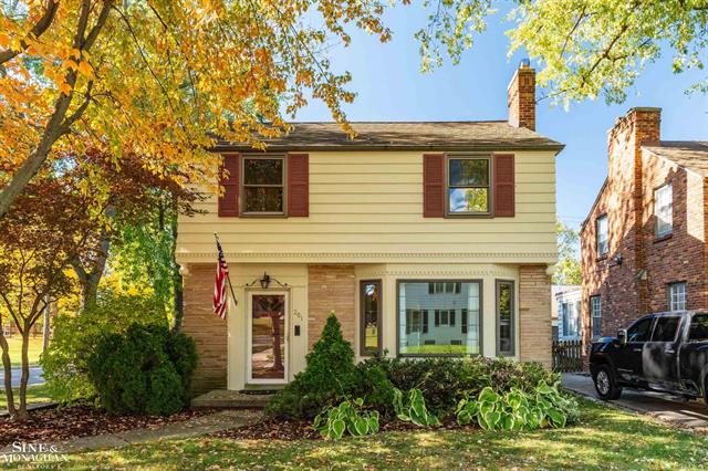 front view picture of 201 Mcmillan Rd, Grosse Pointe, MI. 48236