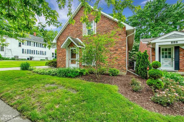 Builiding view eighteen for 213 Muir, Grosse Pointe, MI. 48236