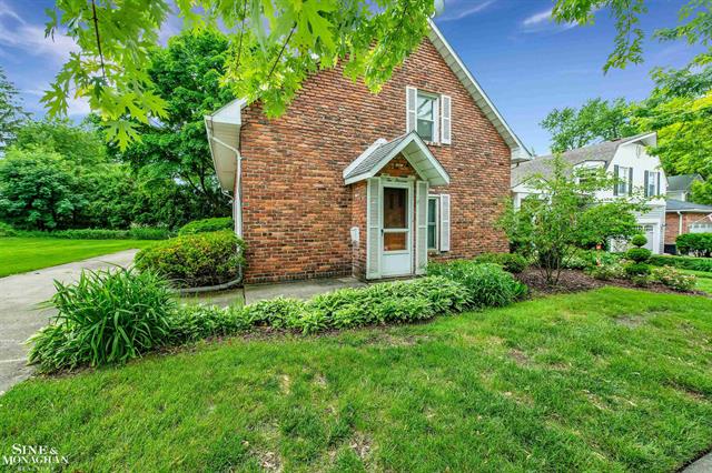 Builiding view nineteen for 213 Muir, Grosse Pointe, MI. 48236