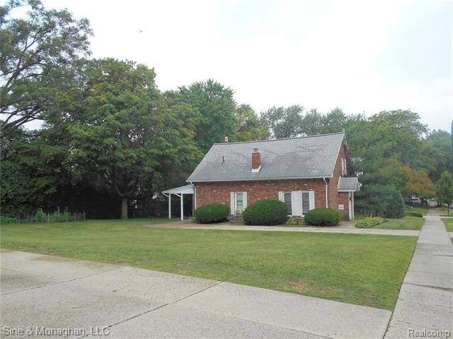 front view picture of 213 Muir Rd, Grosse Pointe, MI. 48236
