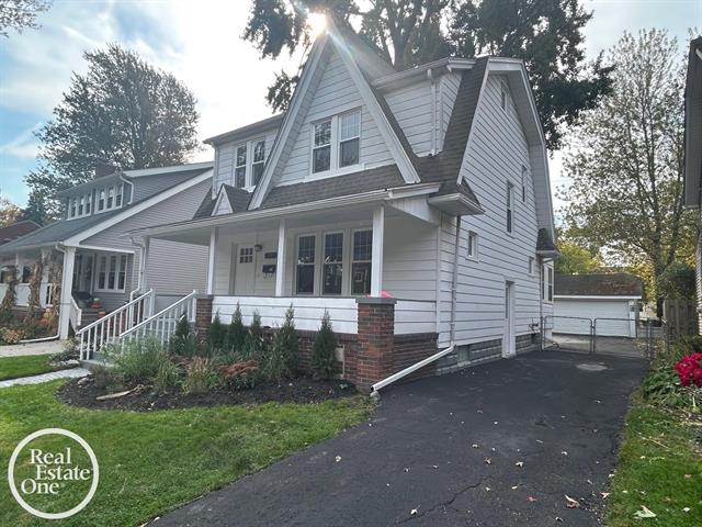 front view picture of 1765 Brys Dr, Grosse Pointe, MI. 48236