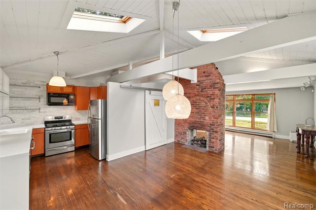 Builiding view eight for 21737 Roslyn, Harper Woods, MI. 48225