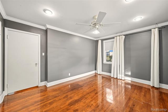 Builiding view eighteen for 21737 Roslyn, Harper Woods, MI. 48225