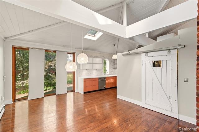 Builiding view five for 21737 Roslyn, Harper Woods, MI. 48225