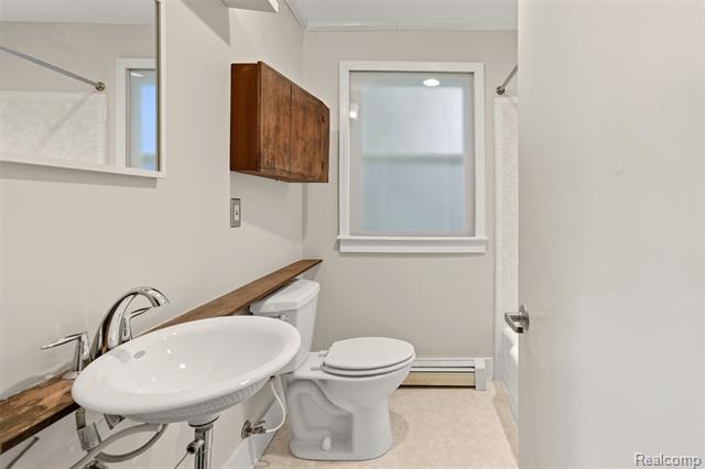 Builiding view fourteen for 21737 Roslyn, Harper Woods, MI. 48225