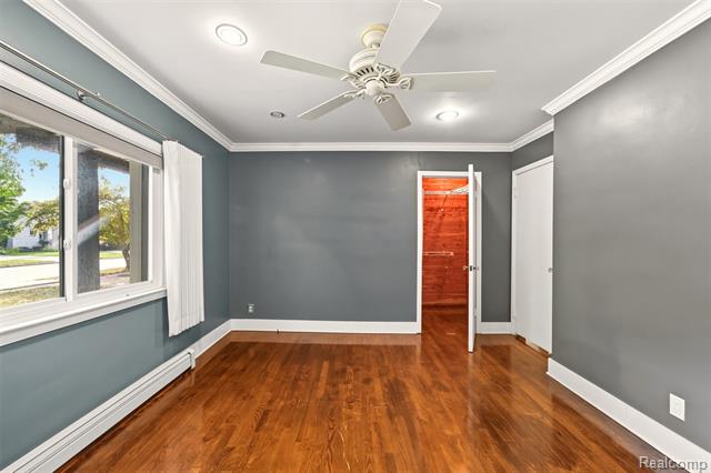 Builiding view nineteen for 21737 Roslyn, Harper Woods, MI. 48225