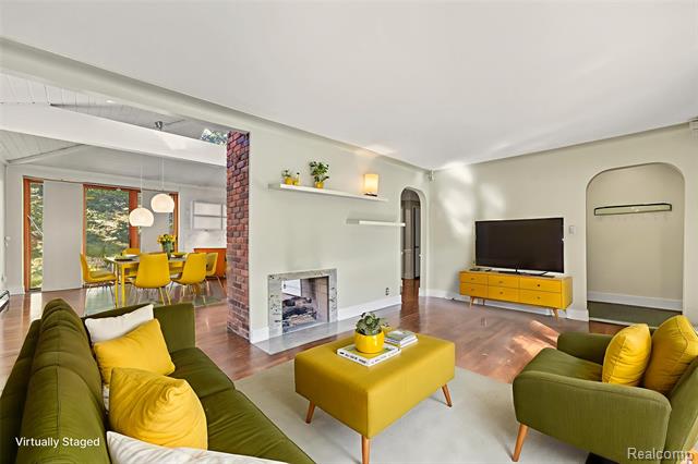 Builiding view one for 21737 Roslyn, Harper Woods, MI. 48225