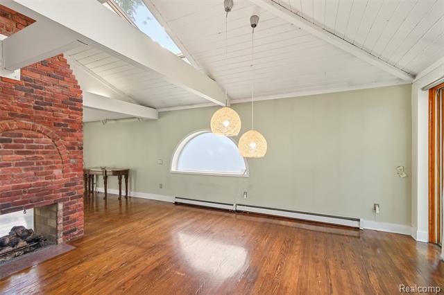 Builiding view twelve for 21737 Roslyn, Harper Woods, MI. 48225