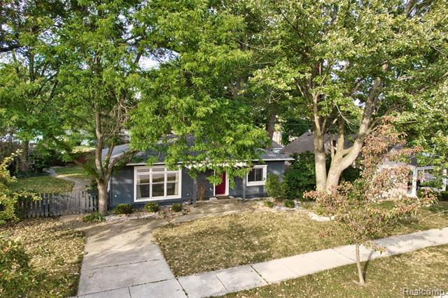 Builiding view twenty five for 21737 Roslyn, Harper Woods, MI. 48225