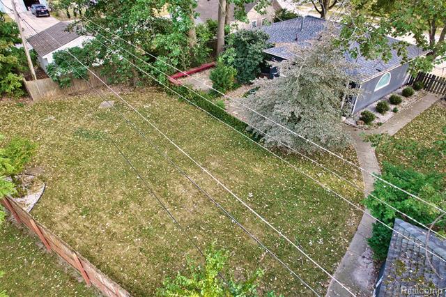 Builiding view twenty nine for 21737 Roslyn, Harper Woods, MI. 48225