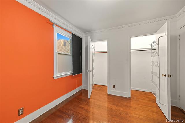 Builiding view twenty three for 21737 Roslyn, Harper Woods, MI. 48225