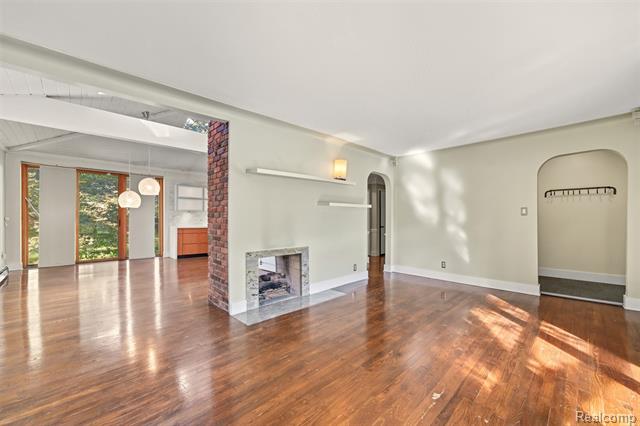 Builiding view two for 21737 Roslyn, Harper Woods, MI. 48225