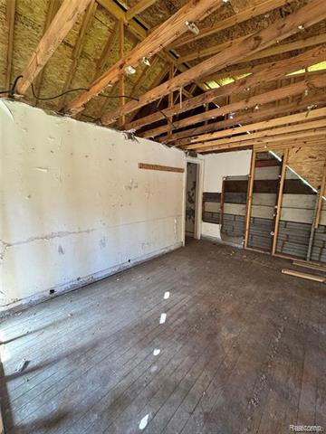 Builiding view eleven for 20860 Ridgemont, Harper Woods, MI. 48225