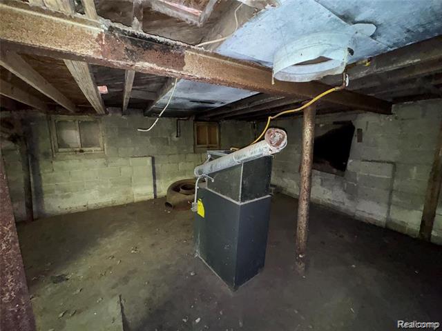 Builiding view fifteen for 20860 Ridgemont, Harper Woods, MI. 48225