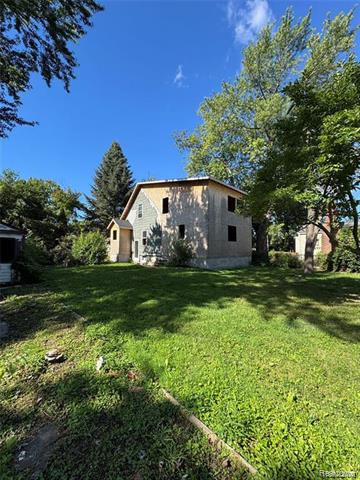 Builiding view one for 20860 Ridgemont, Harper Woods, MI. 48225