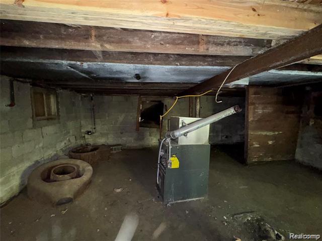 Builiding view sixteen for 20860 Ridgemont, Harper Woods, MI. 48225