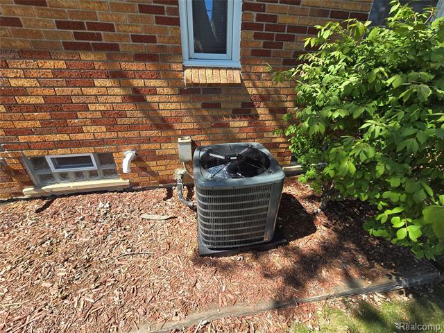 Builiding view four for 2100 Country Club, Grosse Pointe, MI. 48236