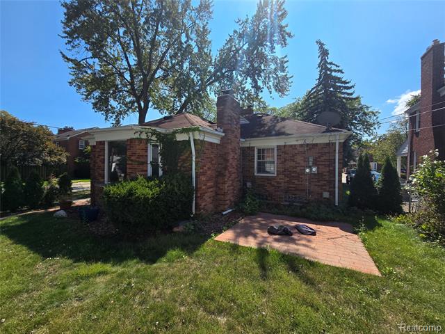 Builiding view seven for 2100 Country Club, Grosse Pointe, MI. 48236