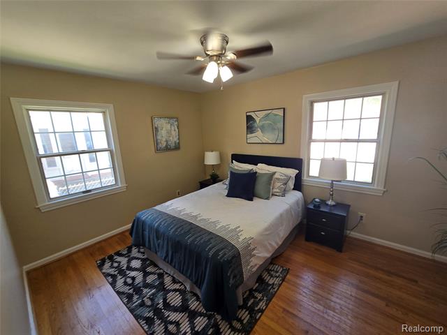 Builiding view seventeen for 2100 Country Club, Grosse Pointe, MI. 48236