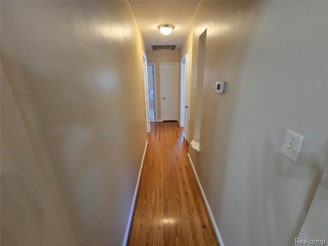 Builiding view sixteen for 2100 Country Club, Grosse Pointe, MI. 48236