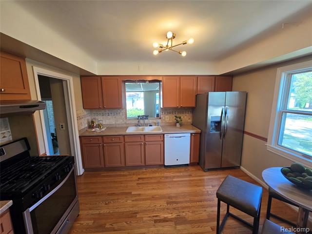 Builiding view thirteen for 2100 Country Club, Grosse Pointe, MI. 48236