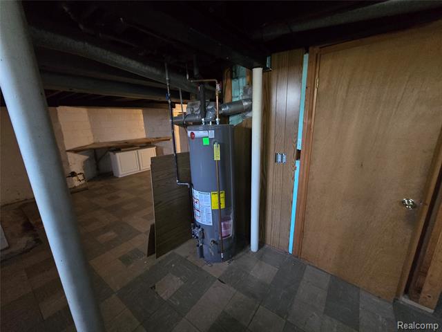 Builiding view thirty four for 2100 Country Club, Grosse Pointe, MI. 48236