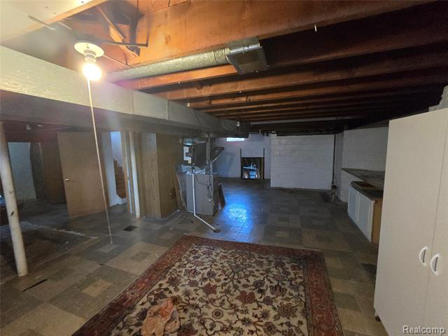 Builiding view thirty one for 2100 Country Club, Grosse Pointe, MI. 48236