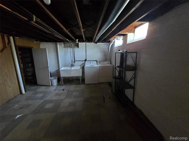 Builiding view thirty three for 2100 Country Club, Grosse Pointe, MI. 48236