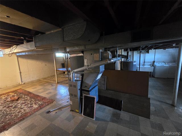 Builiding view thirty two for 2100 Country Club, Grosse Pointe, MI. 48236