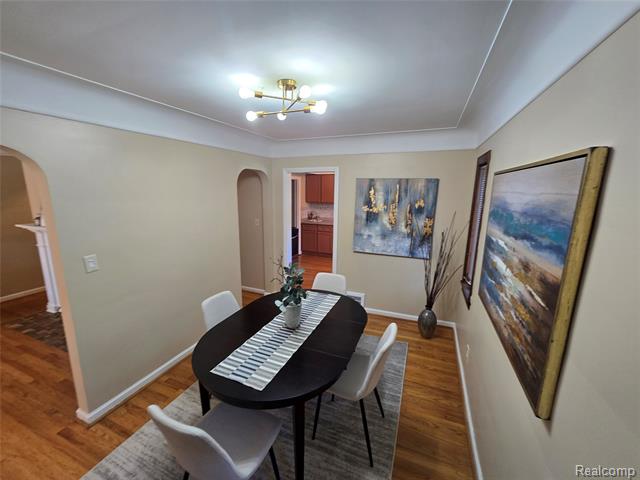 Builiding view twelve for 2100 Country Club, Grosse Pointe, MI. 48236