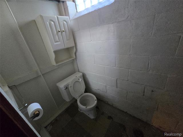 Builiding view twenty eight for 2100 Country Club, Grosse Pointe, MI. 48236