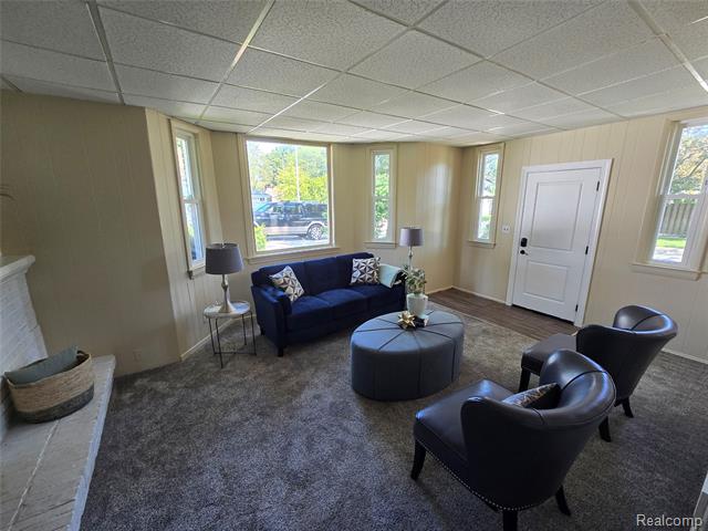 Builiding view twenty four for 2100 Country Club, Grosse Pointe, MI. 48236