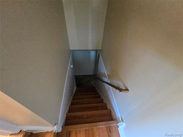 Builiding view twenty seven for 2100 Country Club, Grosse Pointe, MI. 48236