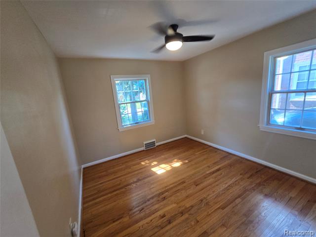 Builiding view twenty two for 2100 Country Club, Grosse Pointe, MI. 48236